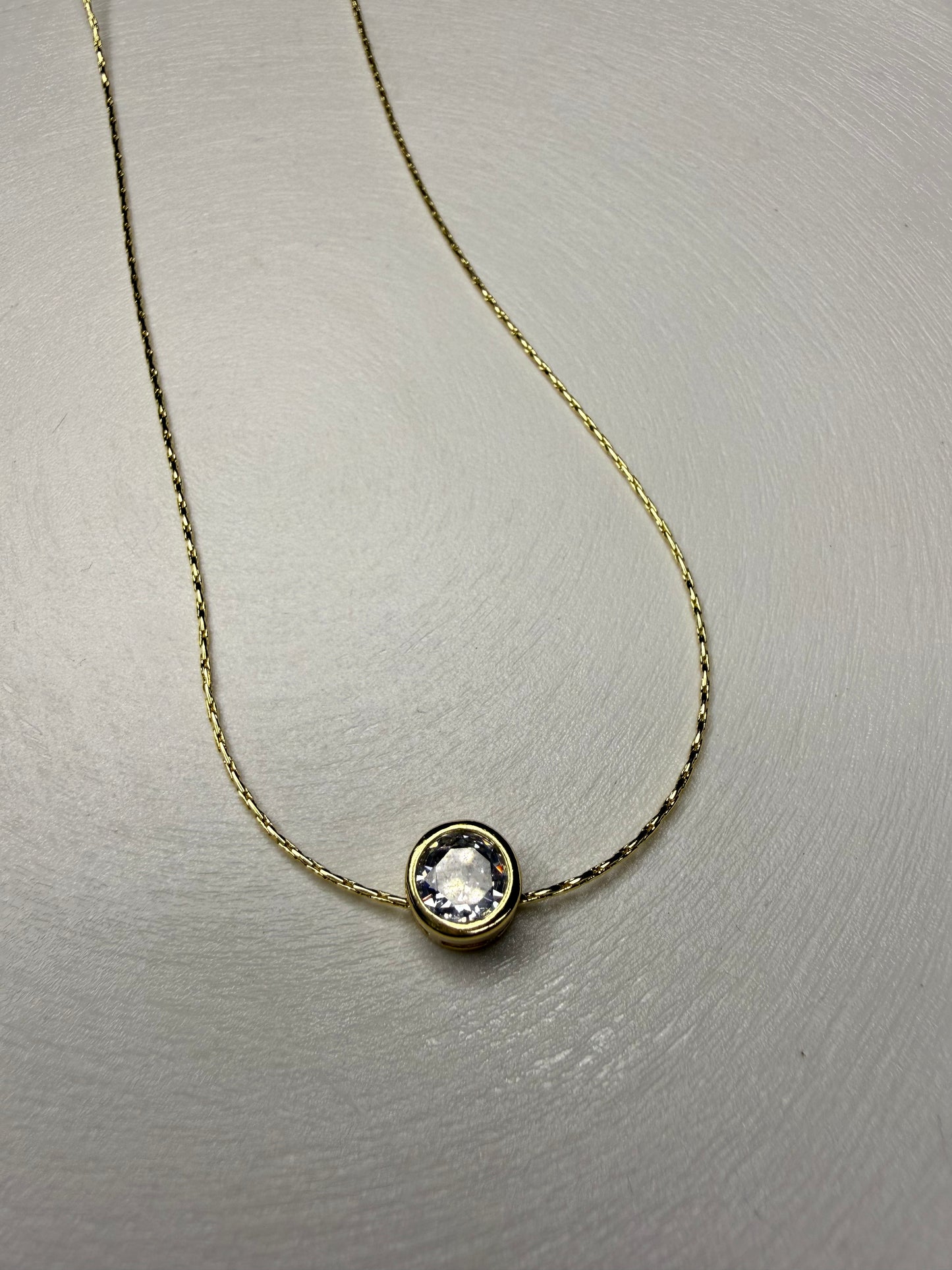 Collar Punto de Luz de Baño de Oro 18K