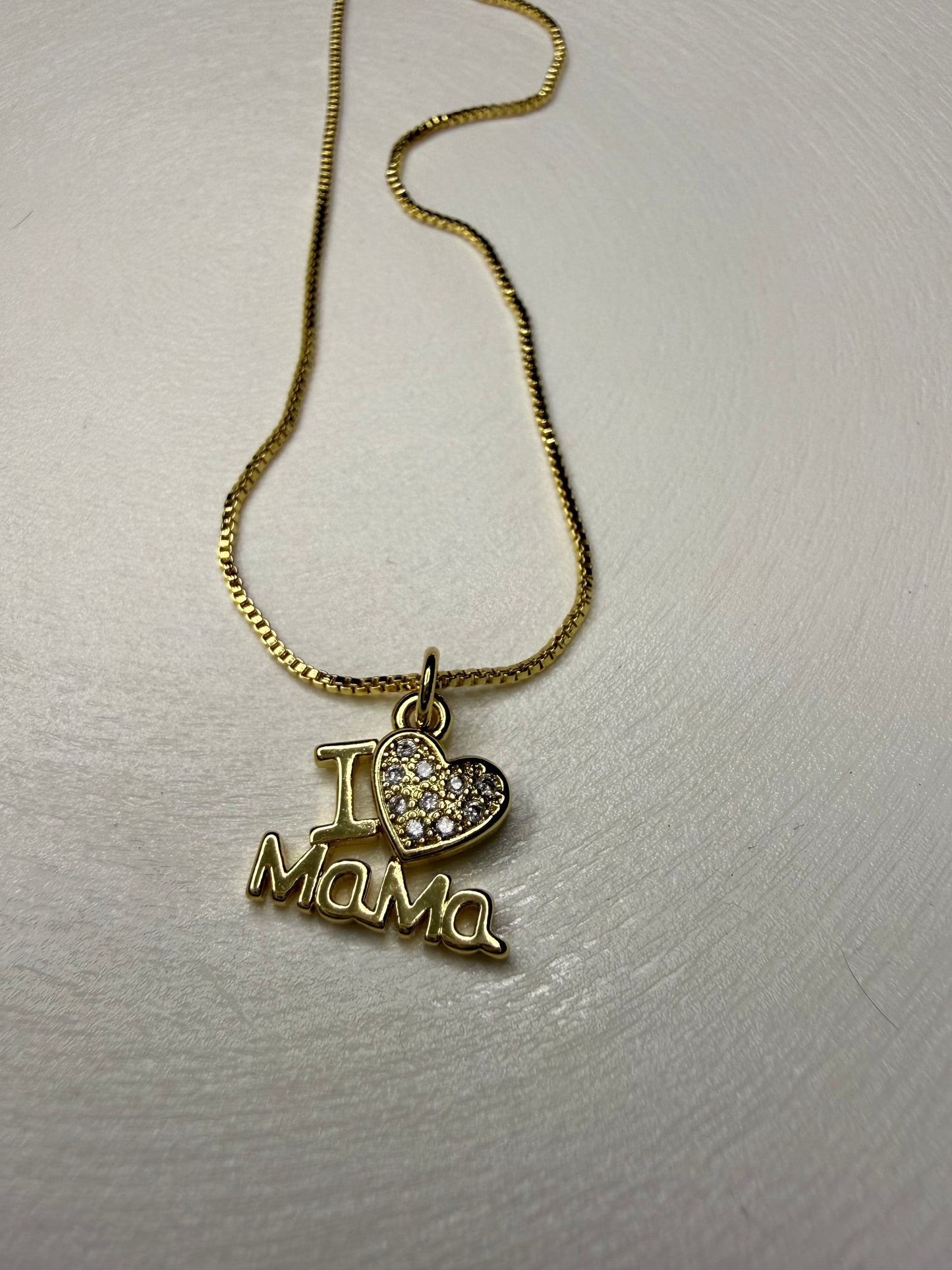 Collar Corazón Mamá de Baño de Oro 18K
