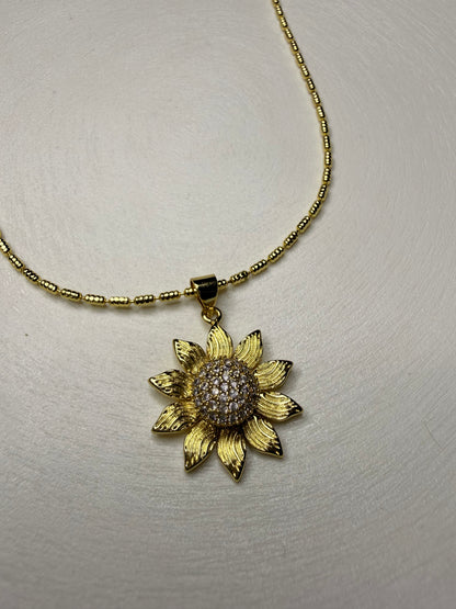 Collar Girasol de Luz  Baño de oro 18k