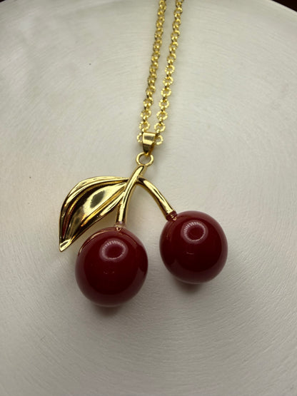 Collar Cerezas Rojas de Baño de Oro 18K