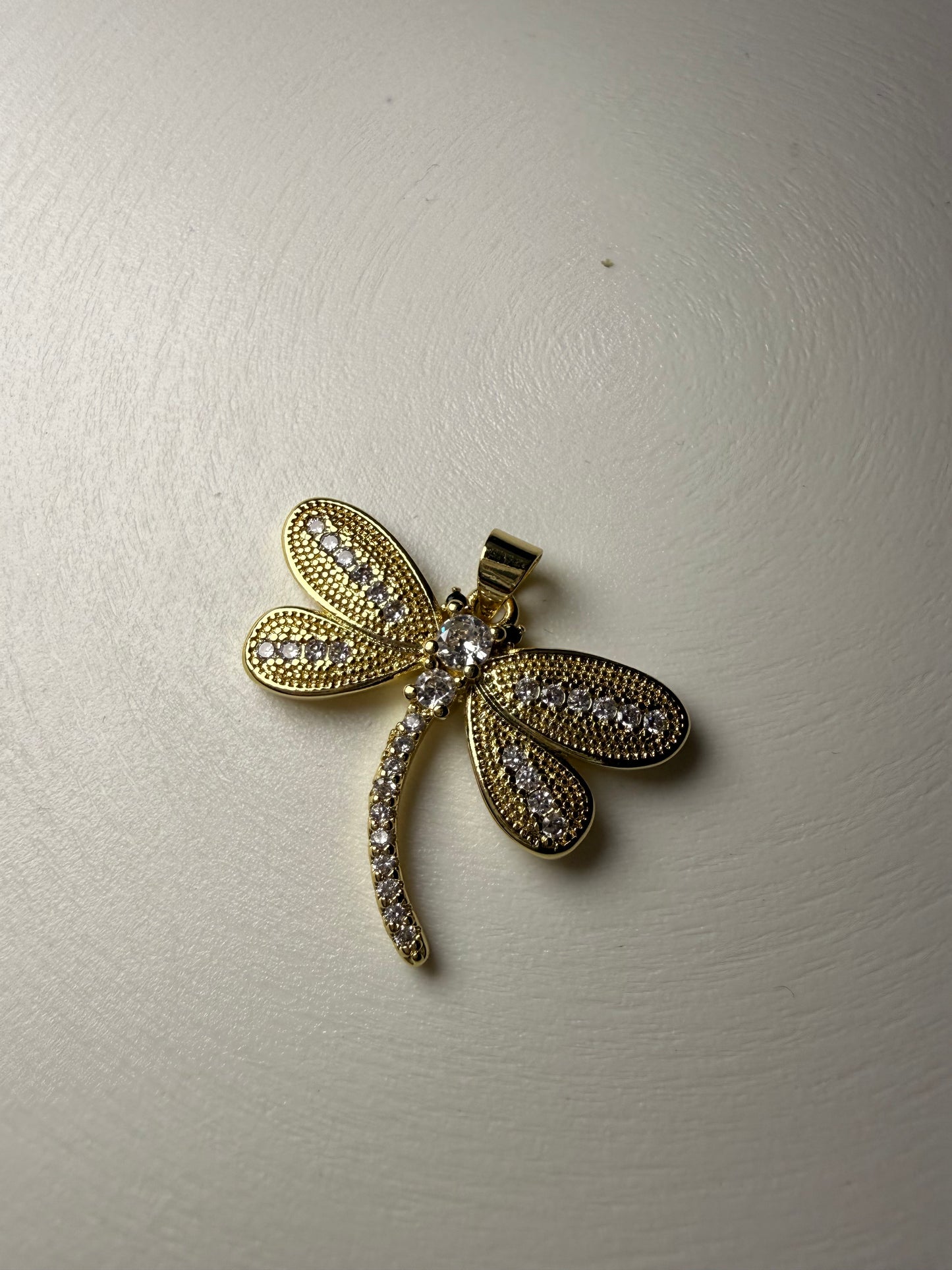 Dije Libélula Baño de Oro 18K