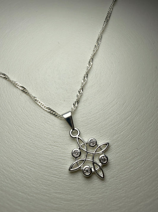 Collar Estrella Abierta – Plata 925