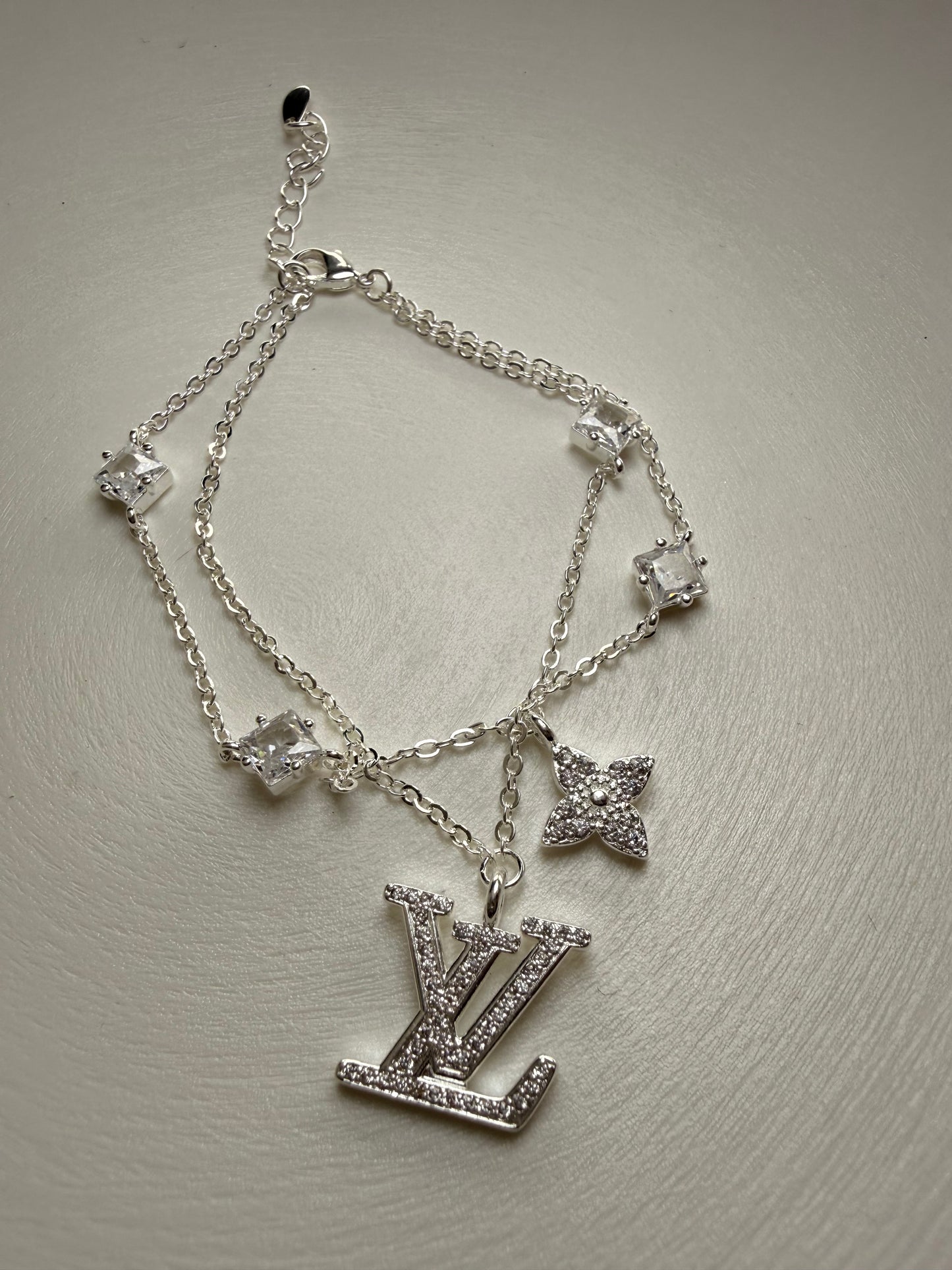 Pulsera LV Charms Doble – Plata 925