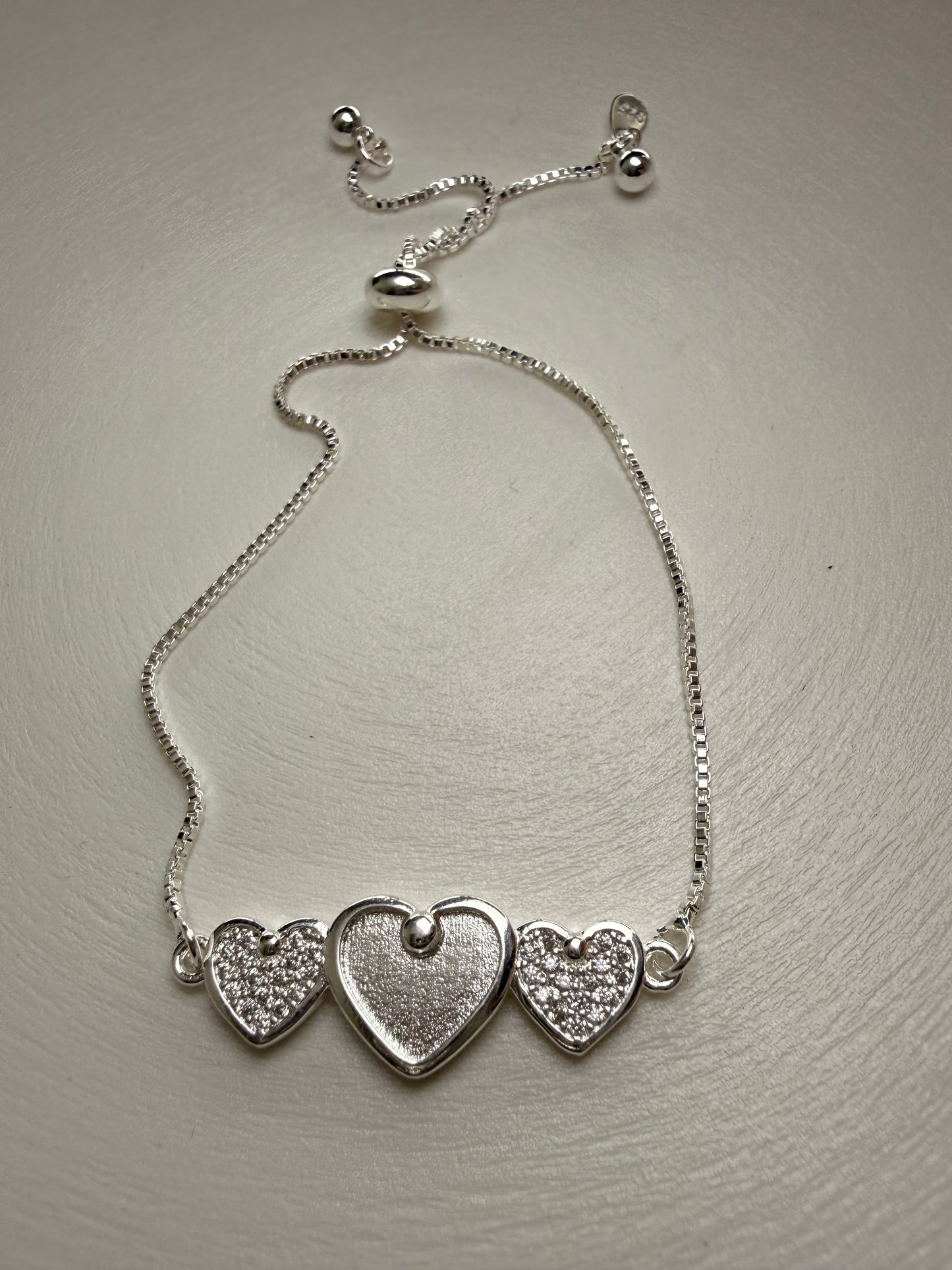 Pulsera Corazones Brillantes Ajustable – Plata 925