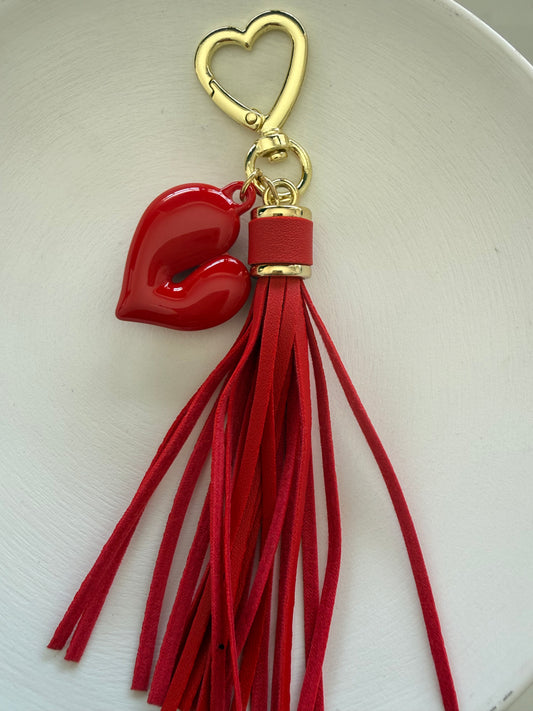 Llavero Corazón Rojo con Flecos