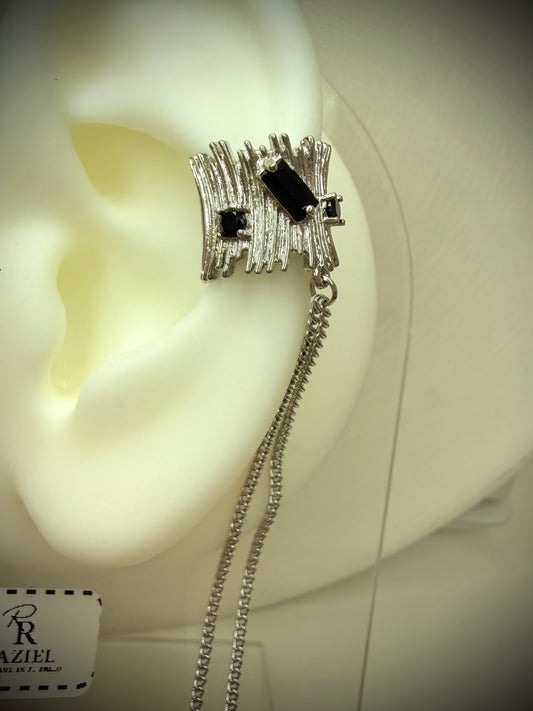 Ear Cuff Black Chain (Baño Plateado)
