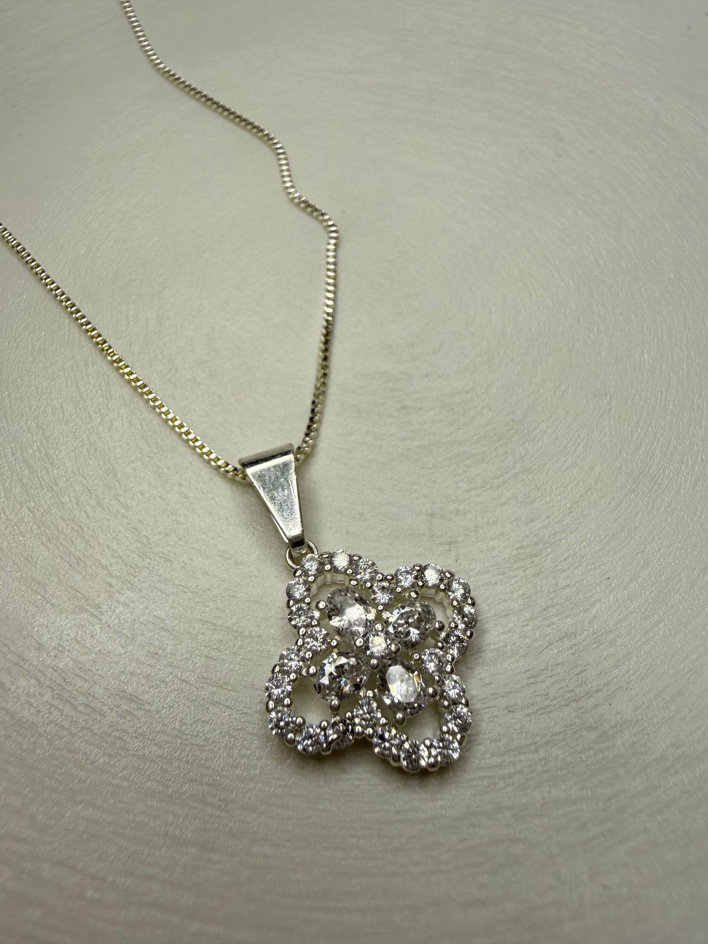 Collar Flor Brillante (Plata 925)