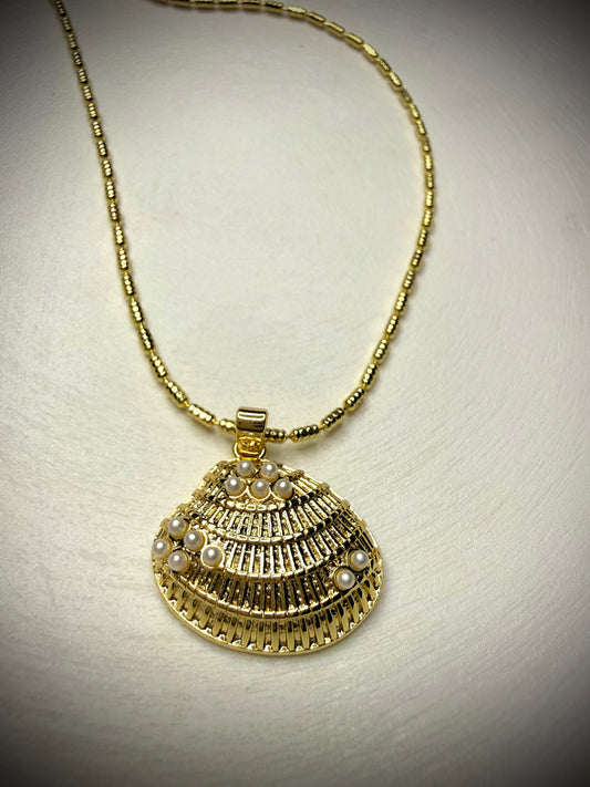Collar Concha Perlas (Baño de Oro 18K)