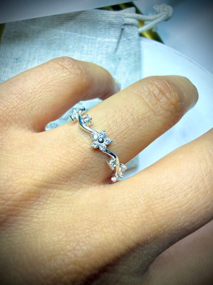 Anillo Ajustable Flor Curva (Plata 925)