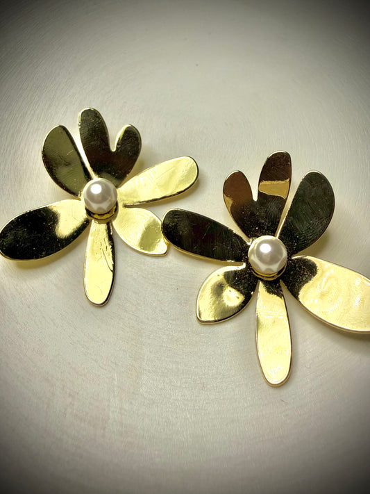 Aros Flower Pearl (Baño de Oro 18K)