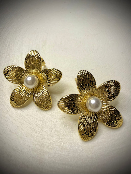 Aros Golden Pearl Flower (Baño de Oro 18K)